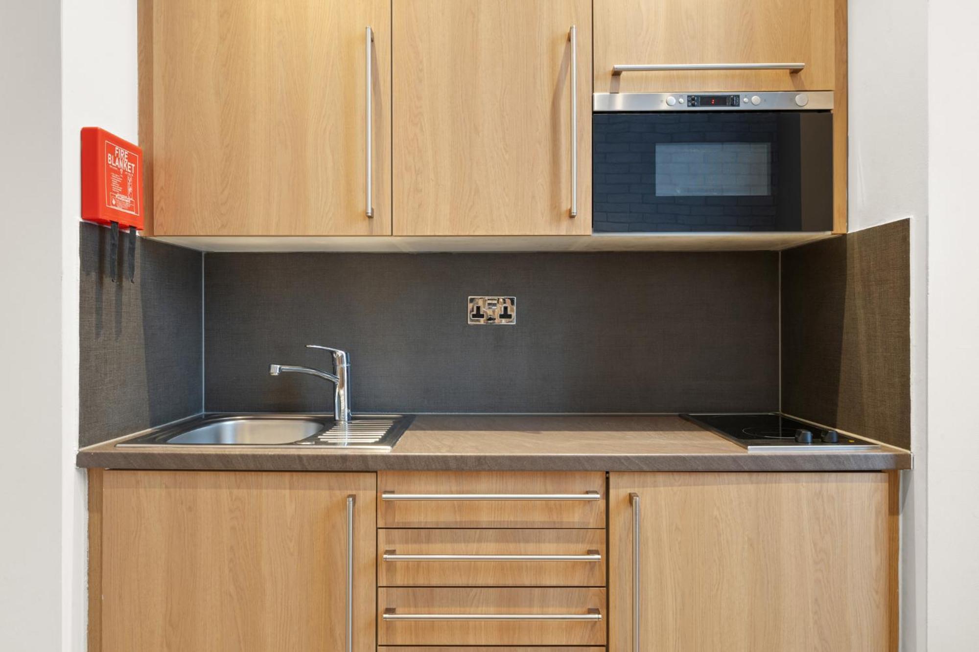 Cleveland Residences Russell Square Apartment *