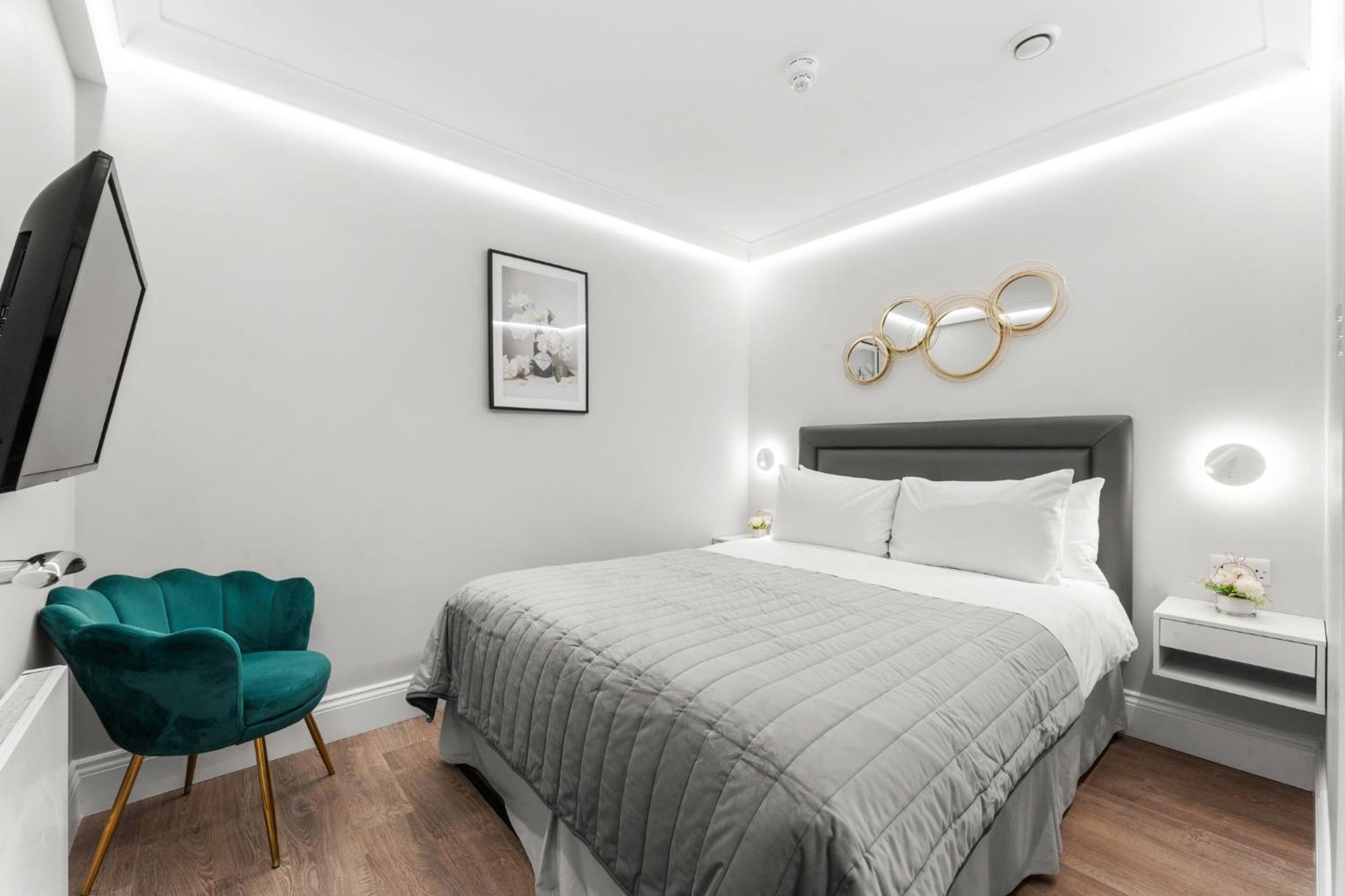 Cleveland Residences Russell Square Apartment