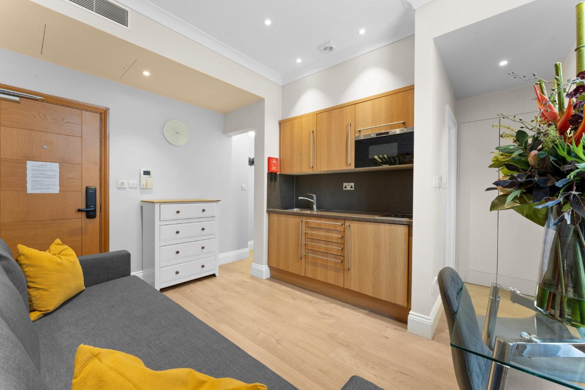Apartment Cleveland Residences Russell Square