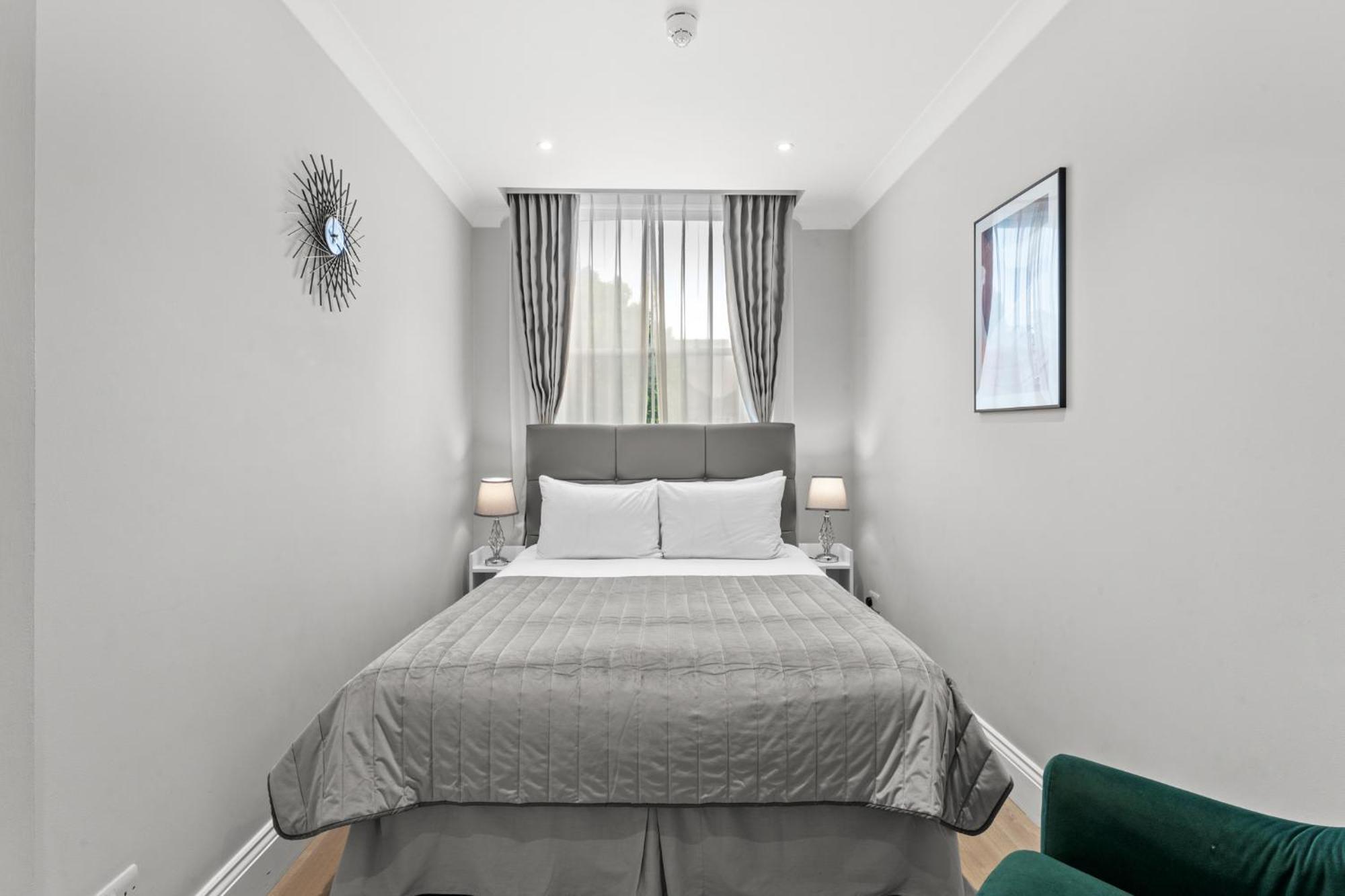 Cleveland Residences Russell Square Apartment *